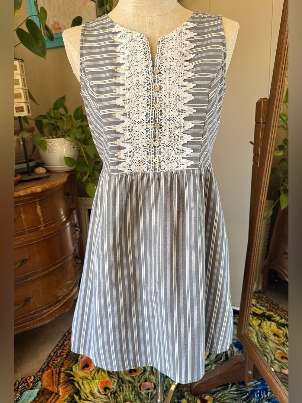 Xhilaration Dress Women's Size XL Sleeveless Striped Crochet Neckline V Neck